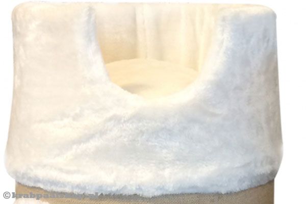 Bovenin de krabton kan je kat heerlijke liggen op het pluche kussentje.