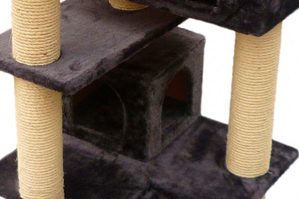 Met pluche bekleed huisje om in te slapen.