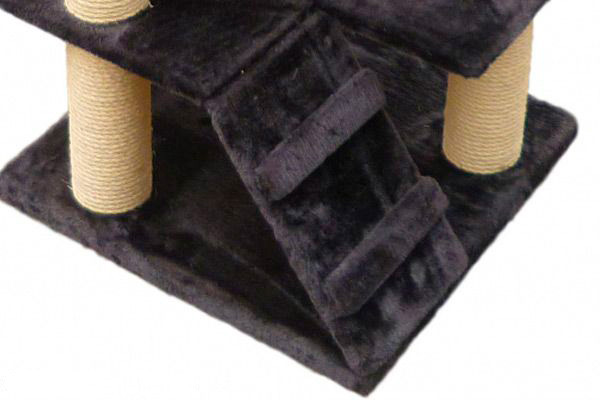 Met pluche bekleed trapje zodat je kat gemakkelijk in de krabpaal kan klimmen.