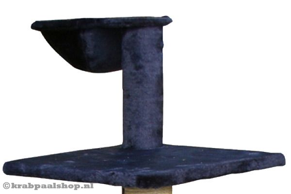 Hangmatje bovenin de krabpaal.