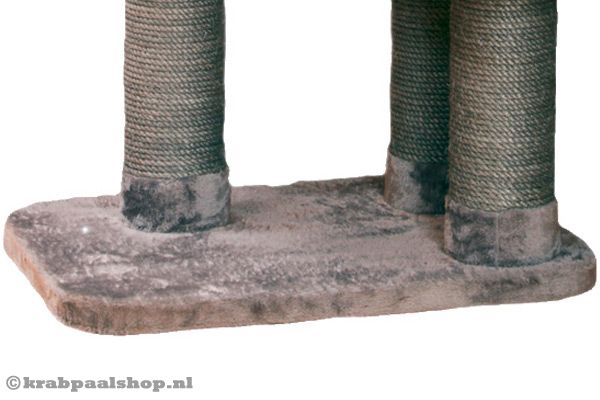 Met een stevige en stabiele grondplaat.